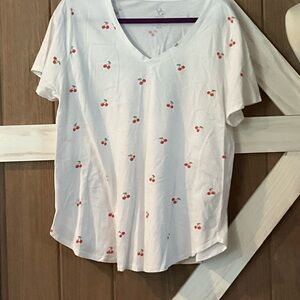 Cherry Print White V-Neck Top. P2P 23”, Length 28” SIZE 1X.  Guc